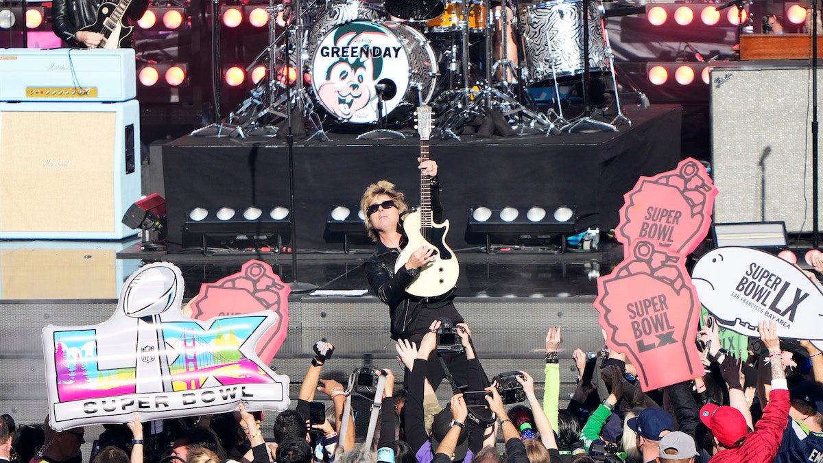 Green Day et Charlie Puth lancent le Super Bowl LX avec d'anciens MVP et "American Idiot"
