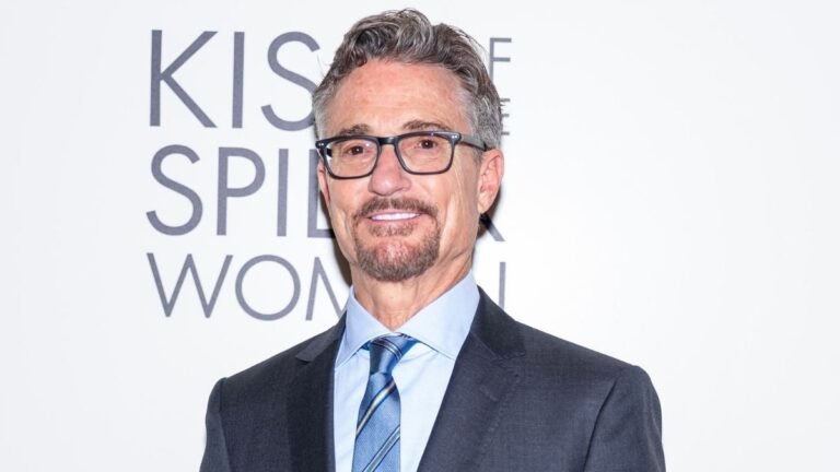 Le producteur Barry Josephson s'excuse pour l'échange de courriels « bruts et juvéniles » avec Epstein : « Je suis