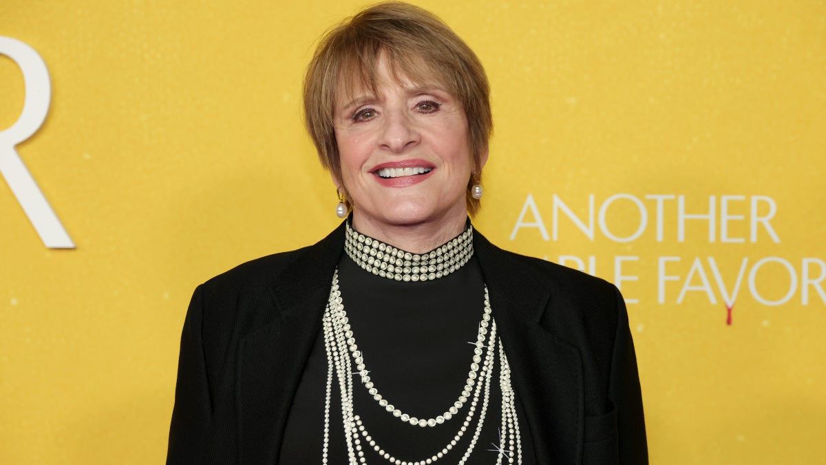 Patti LuPone arrête un concert au Carnegie Hall pour dénoncer la fermeture du Kennedy Center par Trump : « Nous devons