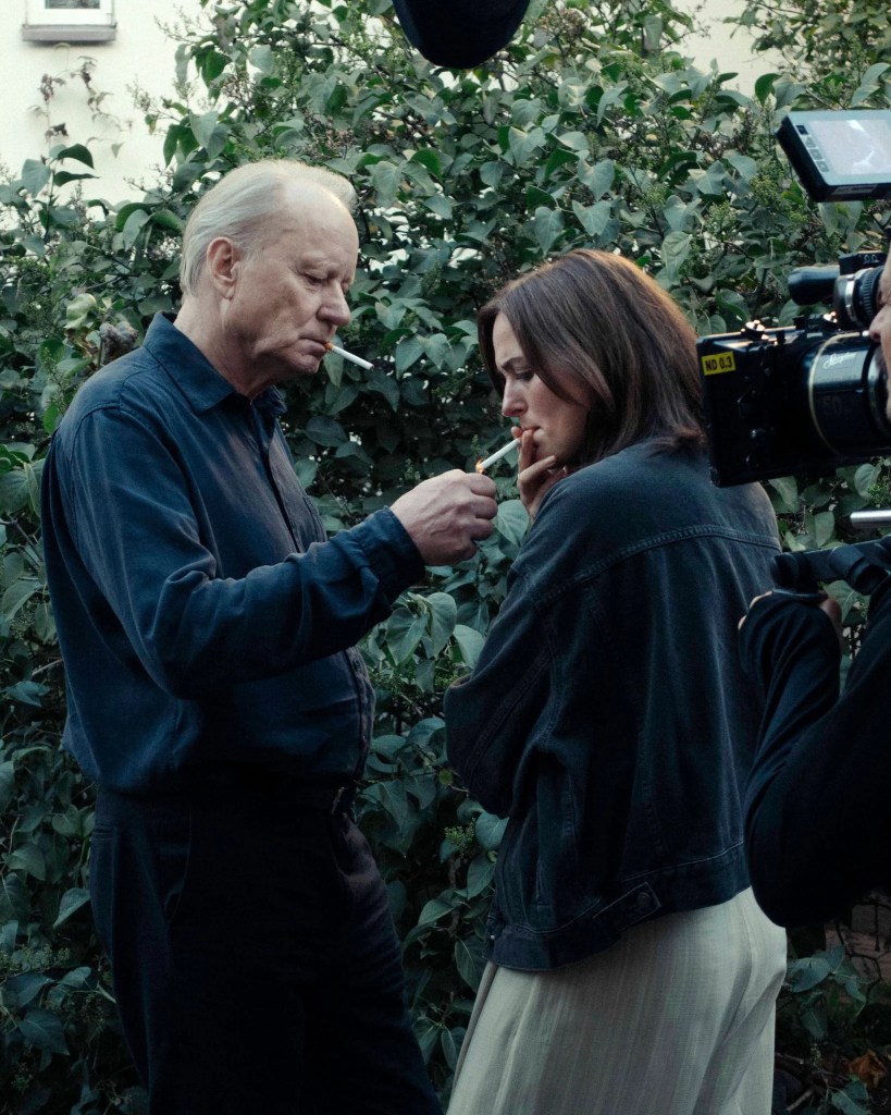 Stellan Skarsgard et Renate Reinsve sur le tournage de "Sentimental Value" (Neon)