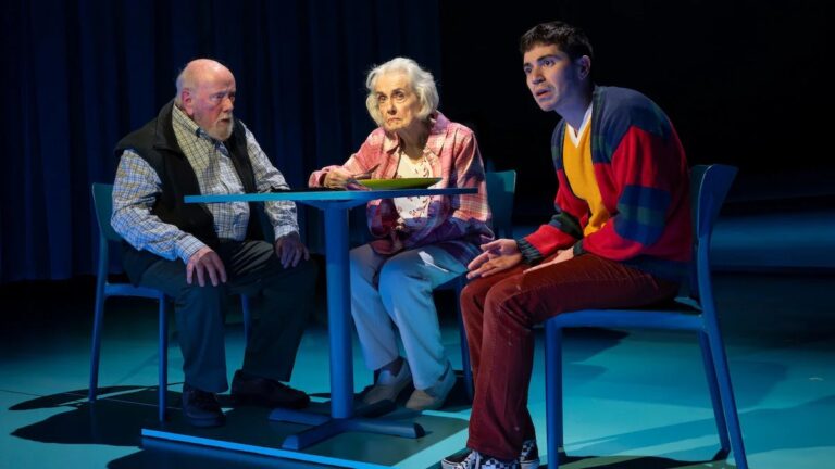 « The Reservoir » Off Broadway Review: Il est ivre, il est jeune, il est