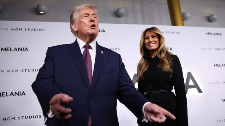 Trump se vante du succès du film de Melania mais insiste sur le fait qu'il n'y a « pas de place dans une famille pour deux »
