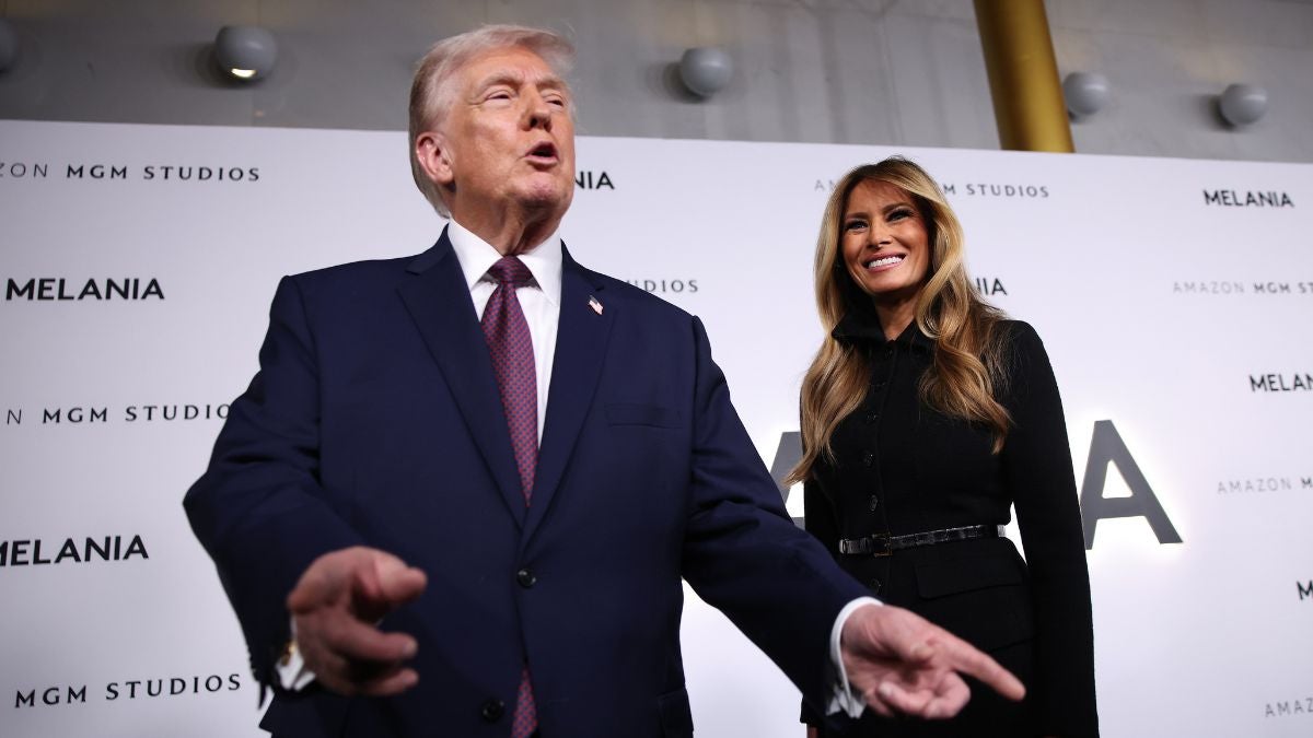 Trump se vante du succès du film de Melania mais insiste sur le fait qu'il n'y a "pas de place dans une famille pour deux"
