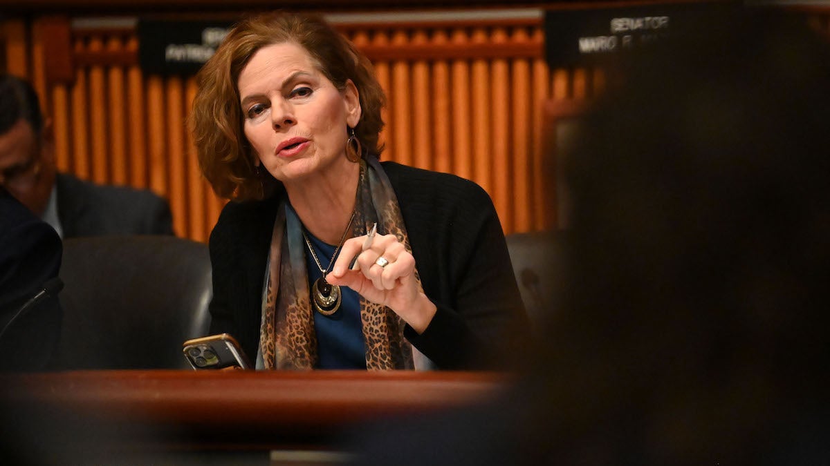 WGA, SAG-AFTRA, NewsGuild et DGA approuvent la législation de l'État de New York exigeant la divulgation de l'IA dans les nouveaux