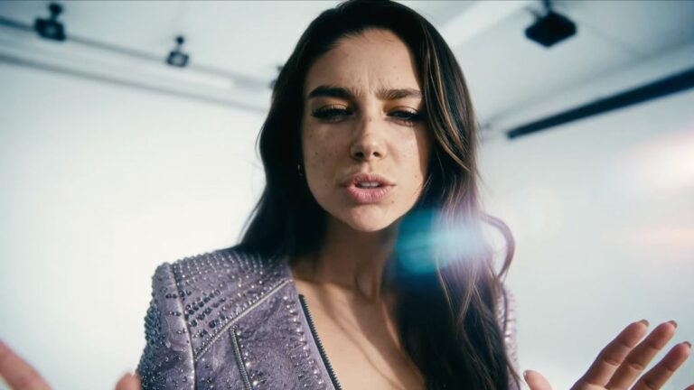 Tilly Norwood, générée par l'IA, fait ses débuts dans un clip vidéo sur son contrecoup : « Je ne suis pas une marionnette » | Vidéo