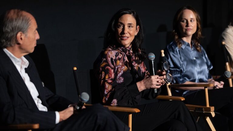 Les principaux responsables du marketing affirment que l'adoption par Hollywood de l'intégration de la marque compense les coupes dans l'industrie | Vidéo