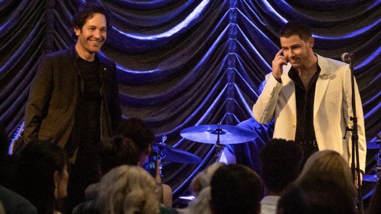 Bande-annonce de « Power Ballad »: Nick Jonas et Paul Rudd s'affrontent sur la paternité de la chanson