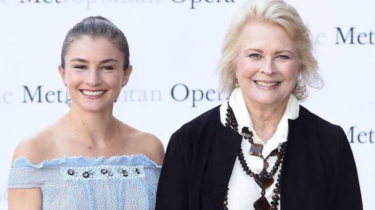 Candice Bergen défend la nomination de sa fille Chloe Malle à la direction de Vogue : « Elle a travaillé jusqu'à cela »