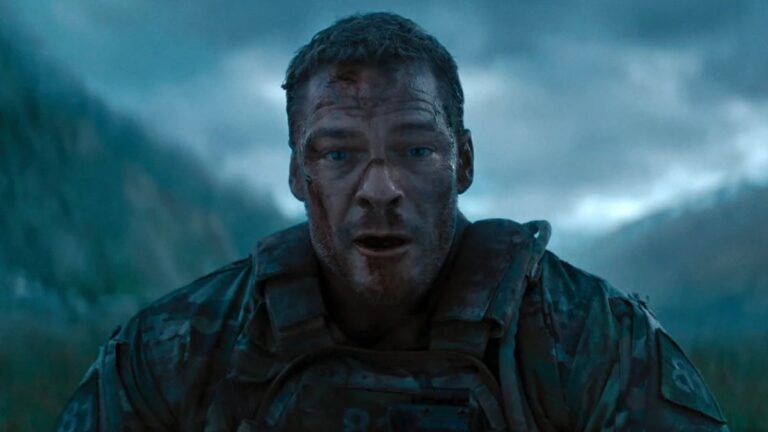 Critique de « War Machine » : le géant Alan Ritchson combat un robot géant dans