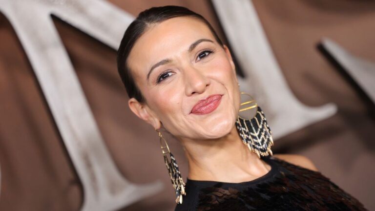Elle-Máijá Tailfeathers rejette le prix TFCA en raison d'une prétendue censure de la mention du discours d'acceptation