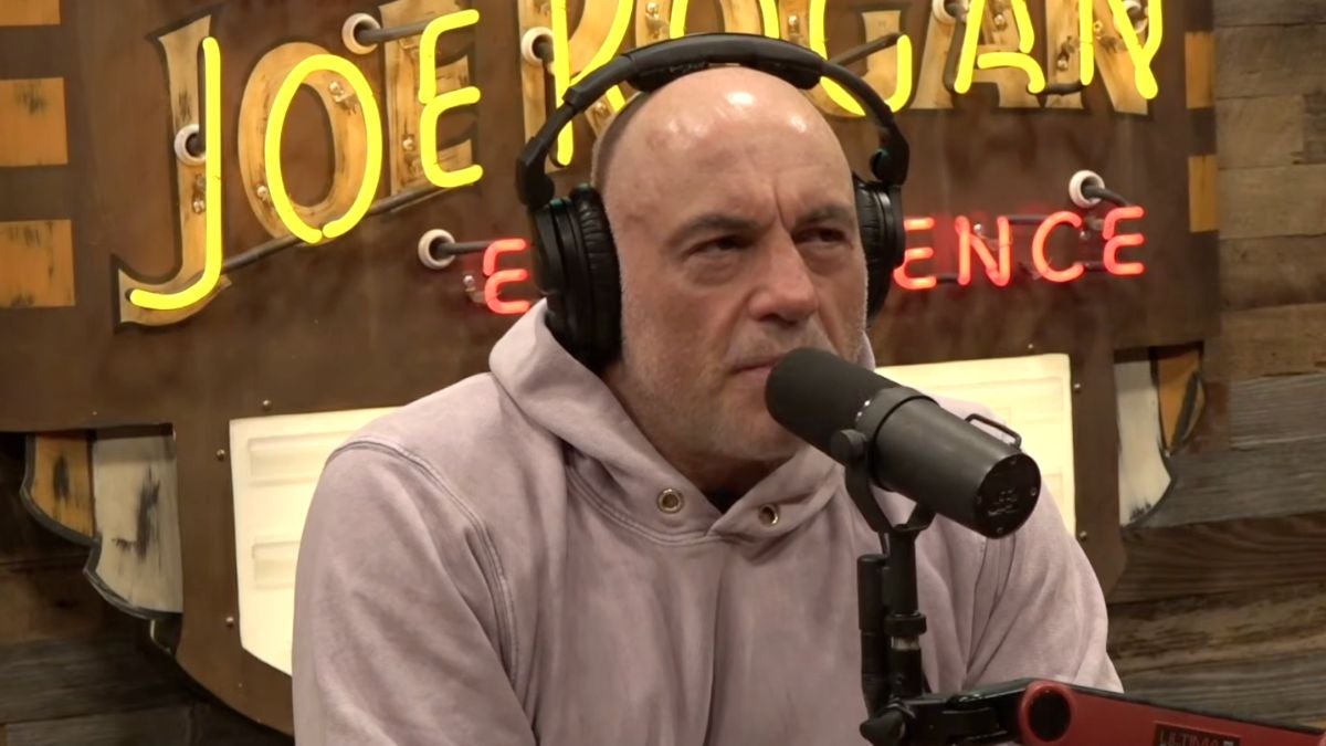 Joe Rogan s'exprime sur la guerre « insensée » de Trump en Iran : « Les gens se sentent trahis » | Vidéo