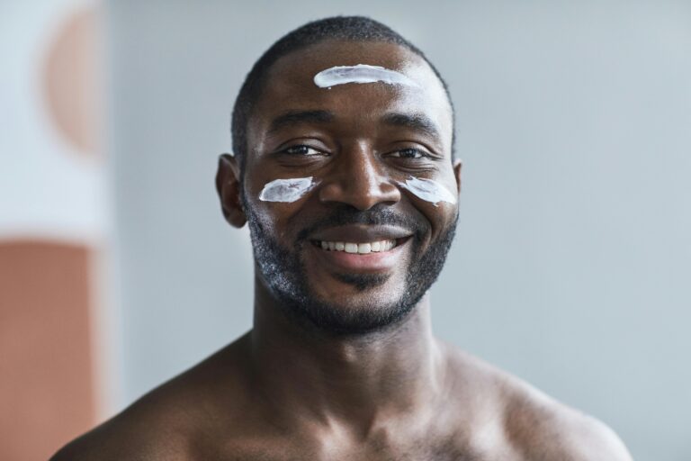Routine skincare masculine : un enjeu de santé souvent négligé